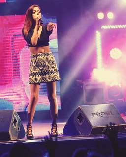 Annalisa Scarrone feet photo thumbnail