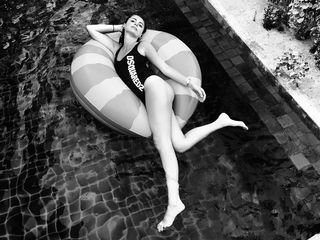 Annalisa Scarrone feet photo thumbnail