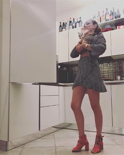 Annalisa Scarrone feet photo thumbnail