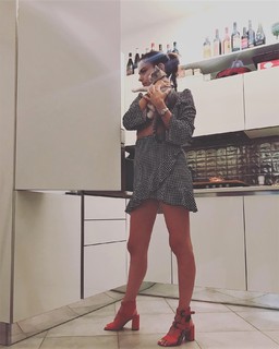 Annalisa Scarrone feet photo thumbnail