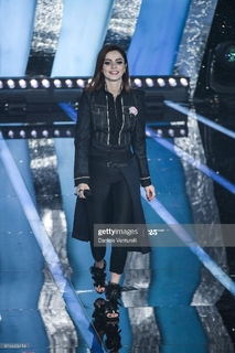 Annalisa Scarrone feet photo thumbnail