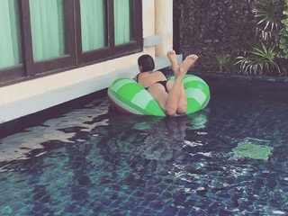 Annalisa Scarrone feet photo thumbnail
