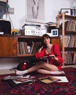 Annalisa Scarrone feet photo thumbnail