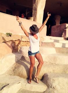 Annalise Braakensiek feet photo 5