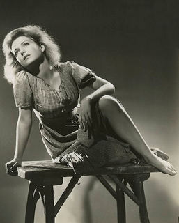 Anne Baxter feet photo 16