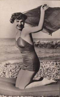 Anne Baxter feet photo 17