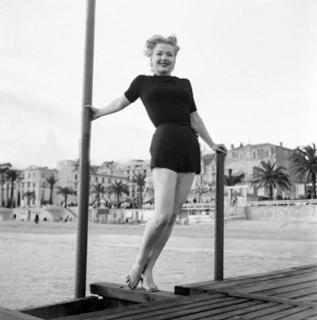 Anne Baxter feet photo 14
