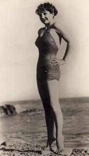 Anne Baxter feet photo 4