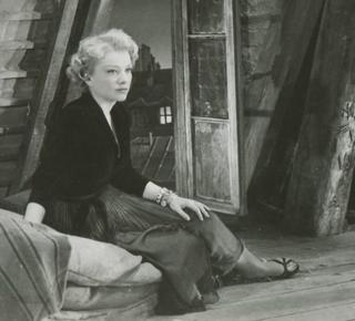 Anne Baxter feet photo 3