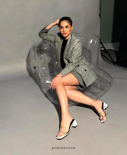 Anne Curtis feet photo thumbnail