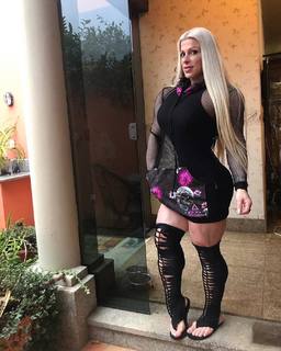 Anne Freitas feet photo 12