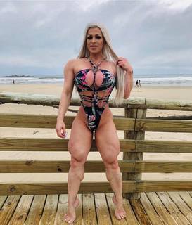Anne Freitas feet photo 10