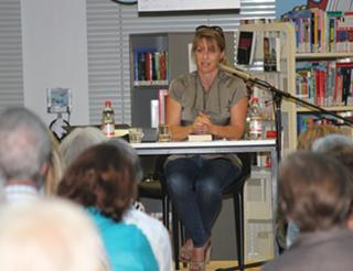 Anne Gesthuysen feet photo thumbnail