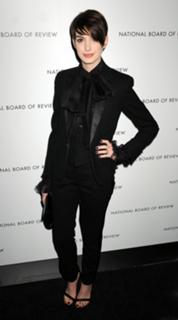 Anne Hathaway feet photo thumbnail