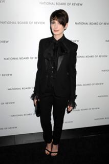 Anne Hathaway feet photo thumbnail