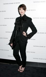 Anne Hathaway feet photo thumbnail