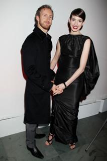 Anne Hathaway feet photo thumbnail