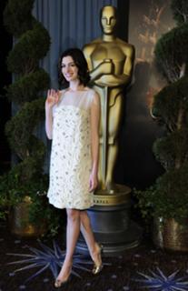 Anne Hathaway feet photo thumbnail