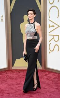 Anne Hathaway feet photo thumbnail