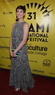 Anne Hathaway feet photo thumbnail