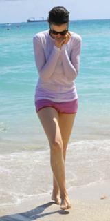 Anne Hathaway feet photo thumbnail