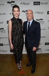 Anne Hathaway feet photo thumbnail