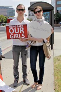 Anne Hathaway feet photo thumbnail