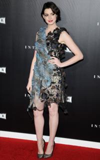 Anne Hathaway feet photo thumbnail