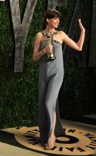 Anne Hathaway feet photo thumbnail