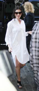 Anne Hathaway feet photo thumbnail