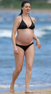 Anne Hathaway feet photo thumbnail