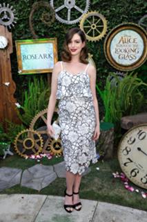Anne Hathaway feet photo thumbnail
