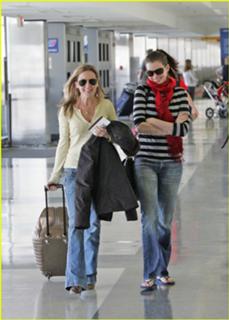 Anne Hathaway feet photo thumbnail