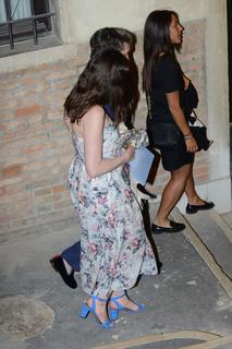 Anne Hathaway feet photo thumbnail