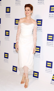 Anne Hathaway feet photo thumbnail