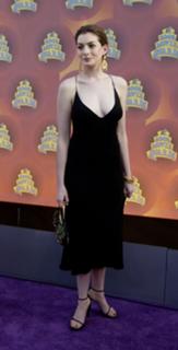 Anne Hathaway feet photo thumbnail