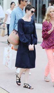 Anne Hathaway feet photo thumbnail