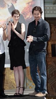 Anne Hathaway feet photo thumbnail
