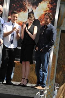 Anne Hathaway feet photo thumbnail