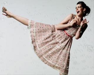 Anne Hathaway feet photo thumbnail