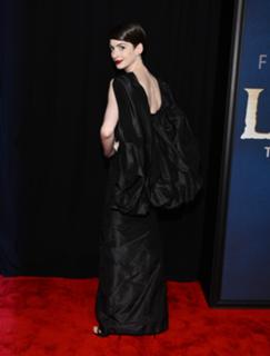 Anne Hathaway feet photo thumbnail
