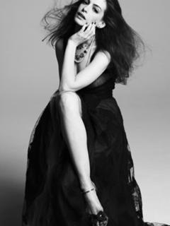 Anne Hathaway feet photo thumbnail