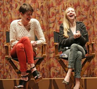 Anne Hathaway feet photo thumbnail