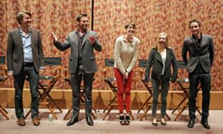Anne Hathaway feet photo thumbnail