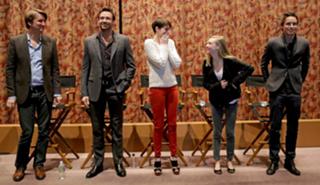 Anne Hathaway feet photo thumbnail
