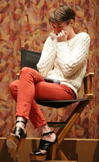Anne Hathaway feet photo thumbnail