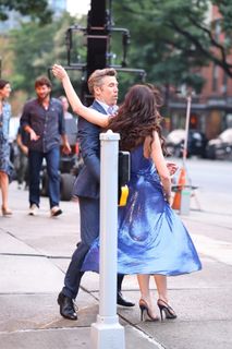 Anne Hathaway feet photo thumbnail