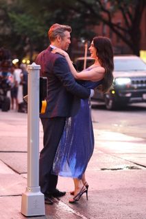 Anne Hathaway feet photo thumbnail