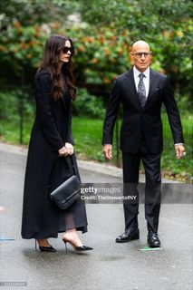 Anne Hathaway feet photo thumbnail