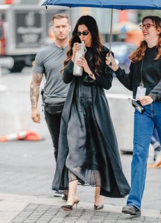 Anne Hathaway feet photo thumbnail